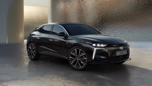 DS Automobiles N°4 E-Tense
